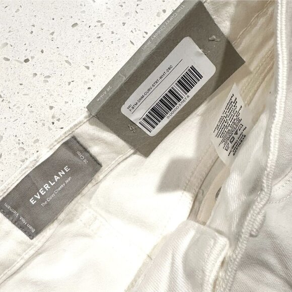 NWT Everlane The Curvy Cheeky Jean in White - Size 28 Crop - Picture 3 of 11
